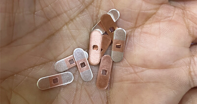 सिल्वर इनले स्ट्रिप द्वारा बनाई गई स्टांपिंग के लिए शिपमेंट